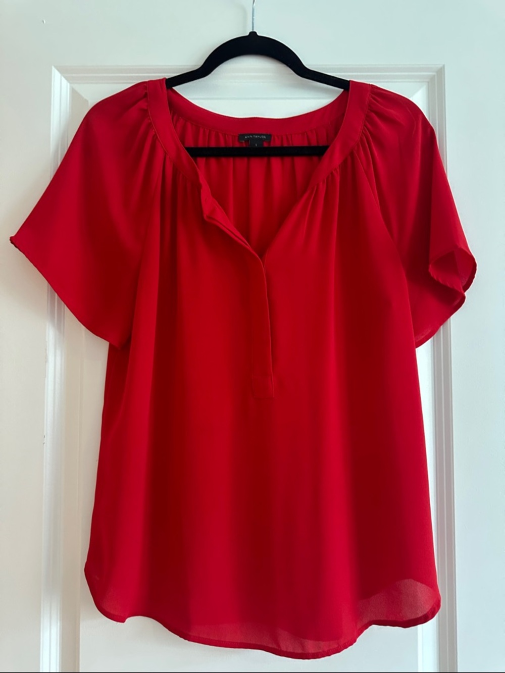 Ann Taylor Red Short-Sleeve Split-Neck Blouse
